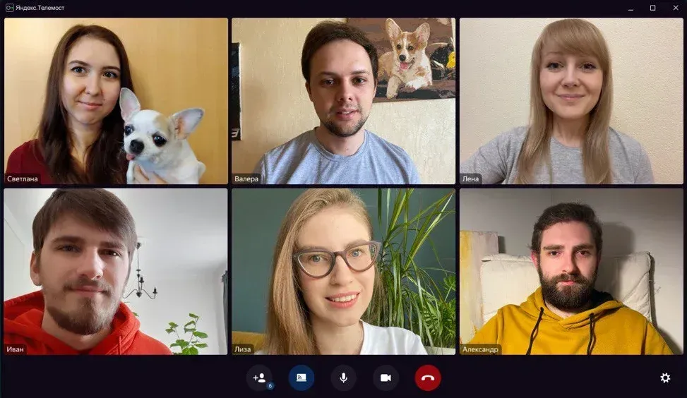 Яндекс Телемост похож на Google Meet и Zoom и работает без перебоев в России